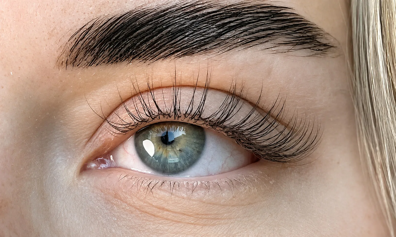 Silk lash extensions in Dubai — soft, lightweight finish after treatment at AZIZAM beauty salon