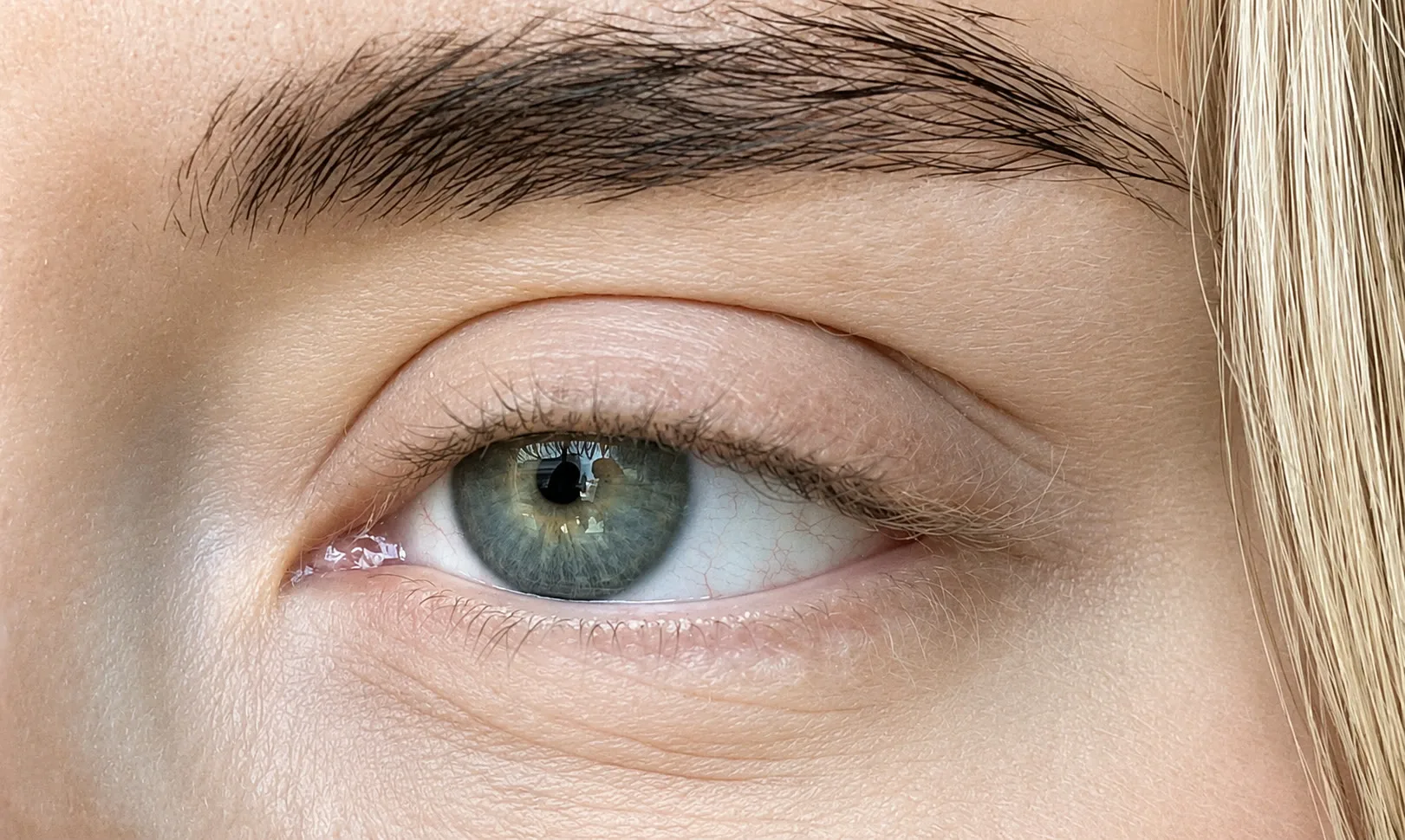 Silk lash extensions in Dubai — natural lashes before treatment at AZIZAM beauty salon