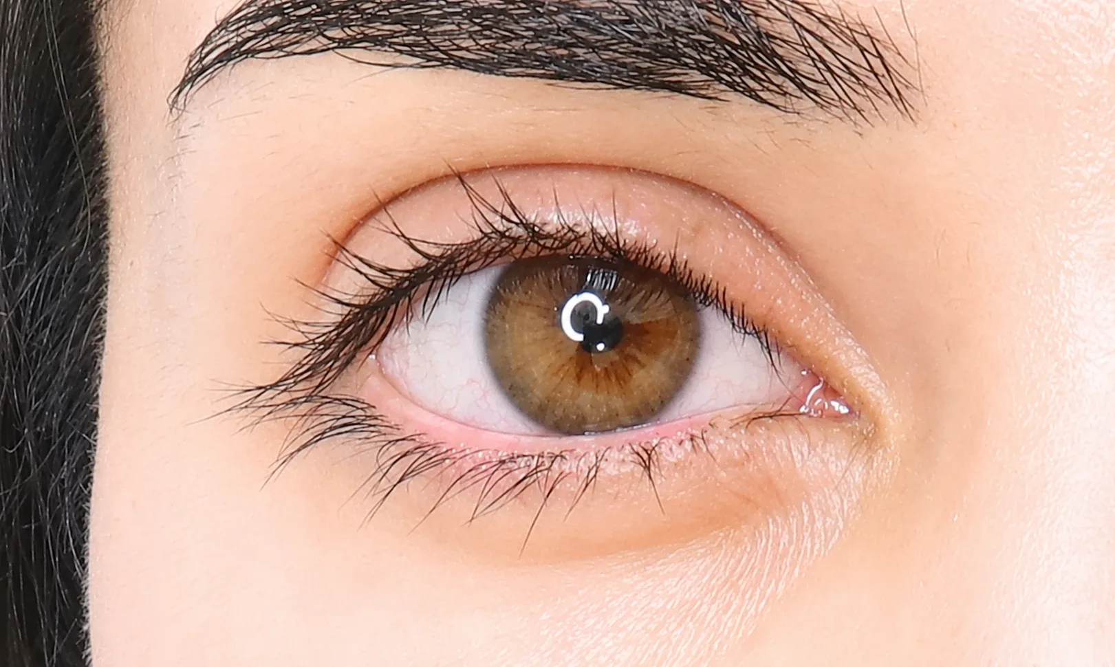 Lash lifting in Dubai — natural lashes before treatment at AZIZAM beauty salon