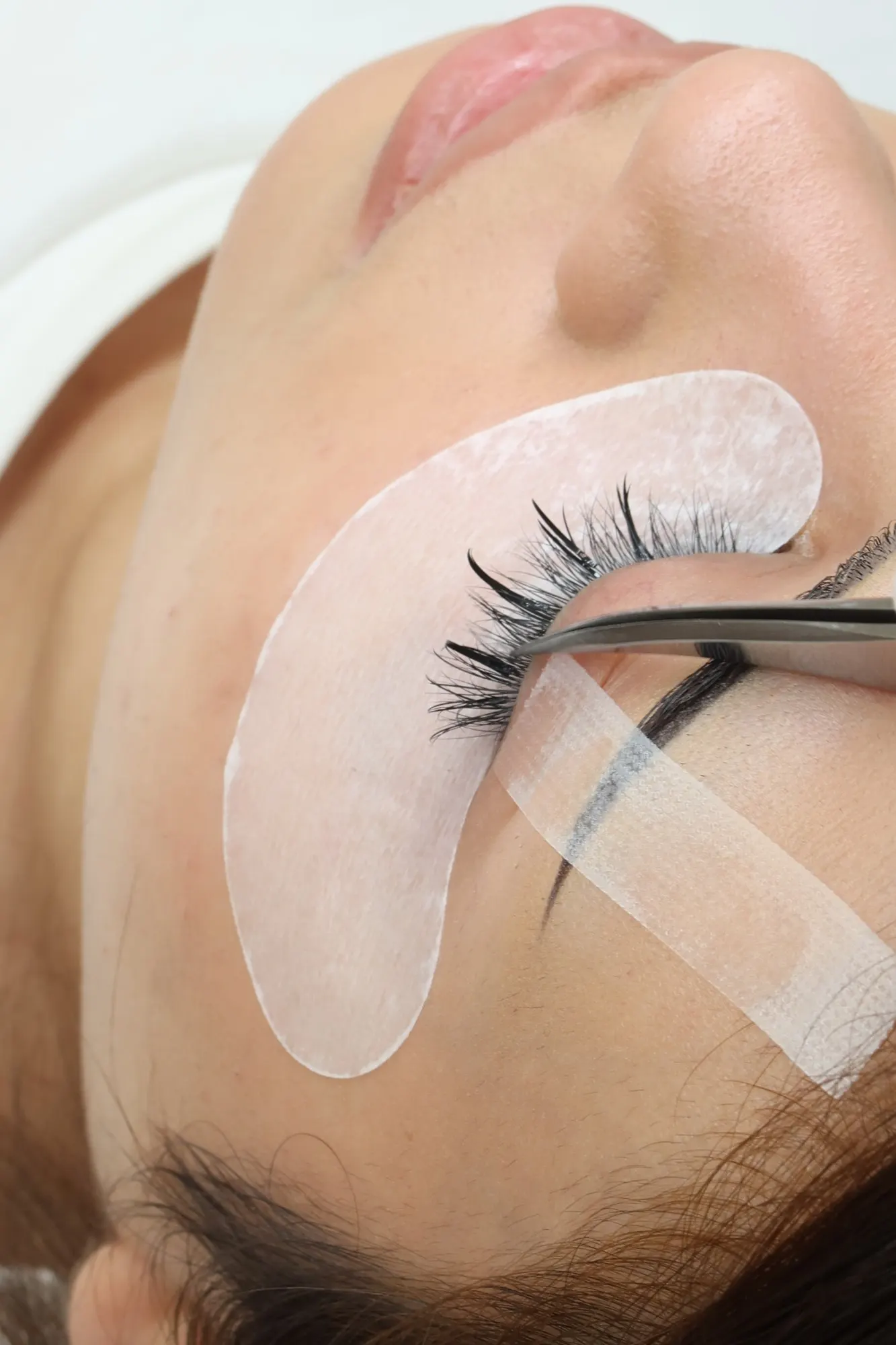Lash extensions in Dubai — hand-applied by a Master technician at AZIZAM beauty salon