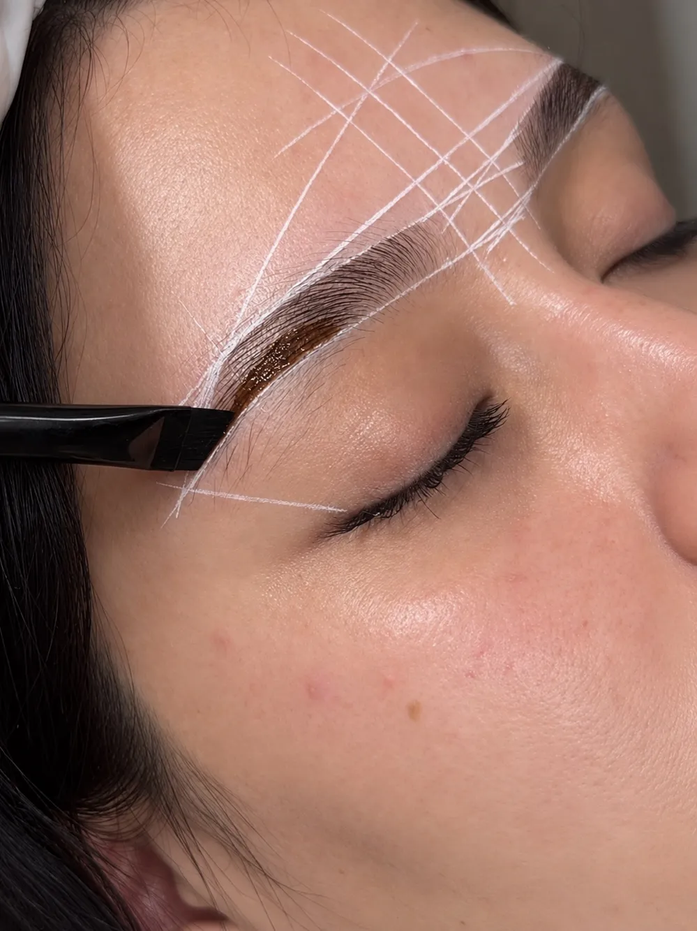Brow tinting in Dubai, brow tint applied to a mapped shape at AZIZAM beauty salon