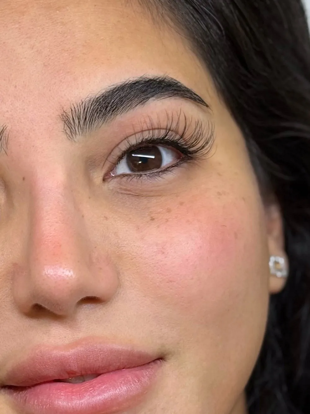 Silk lash extensions in Dubai, soft, lightweight lash line at AZIZAM beauty salon