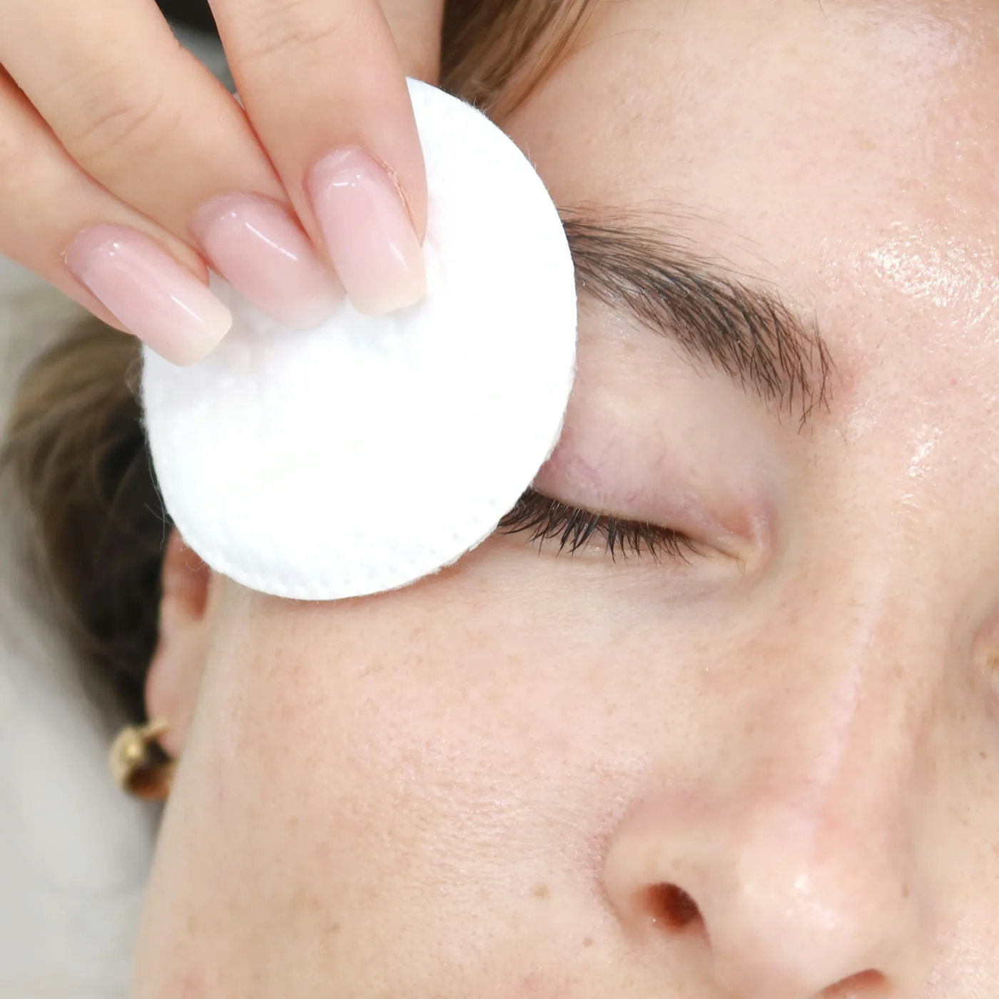 Silk lash extensions in Dubai — the lash line cleansed before application at AZIZAM beauty salon