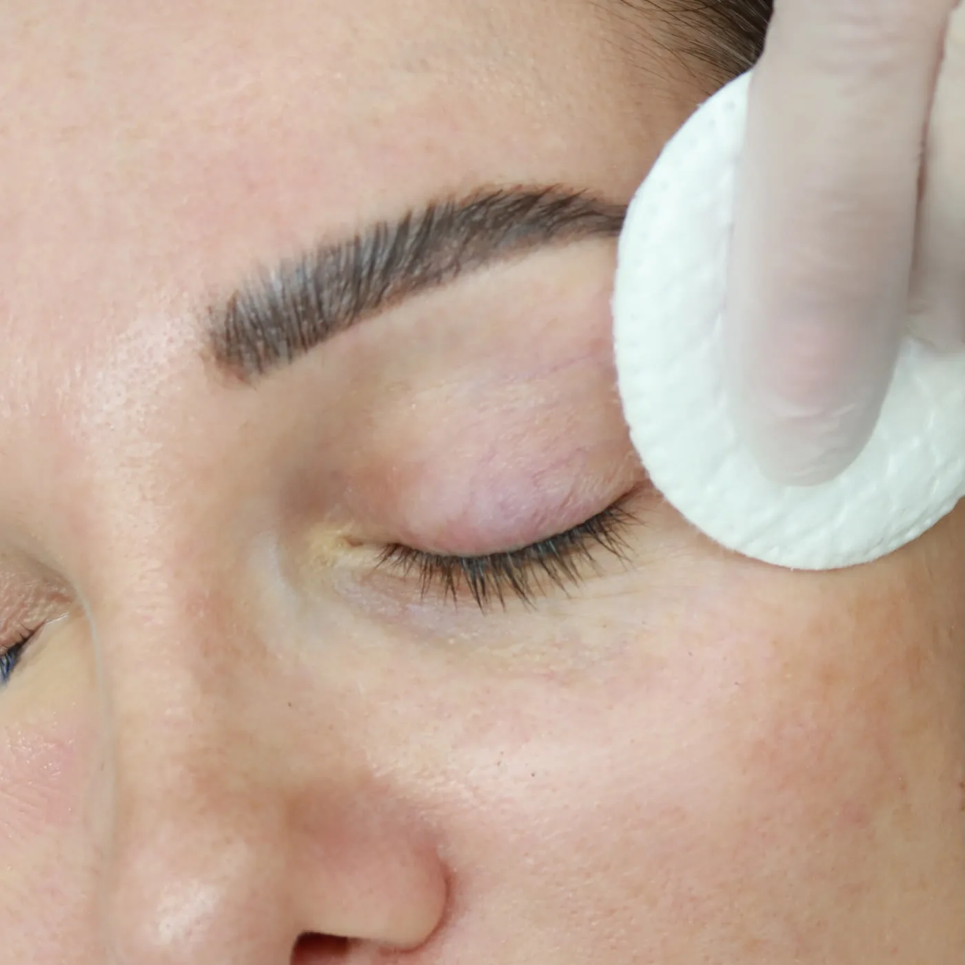 Classic lash extensions in Dubai, the lash line cleansed before application at AZIZAM beauty salon