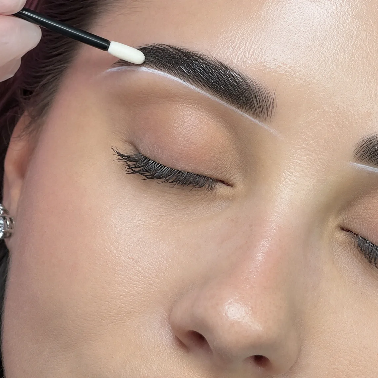 Brow lamination in Dubai, brow shape defined with a fine brush at AZIZAM beauty salon