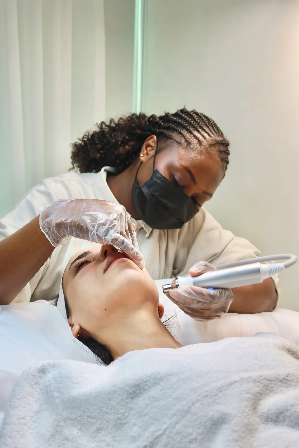 Cleansing facial in Dubai, hydradermabrasion at AZIZAM beauty salon